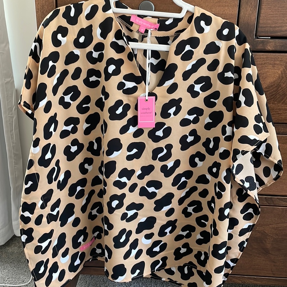 Simply Southern Cheetah top